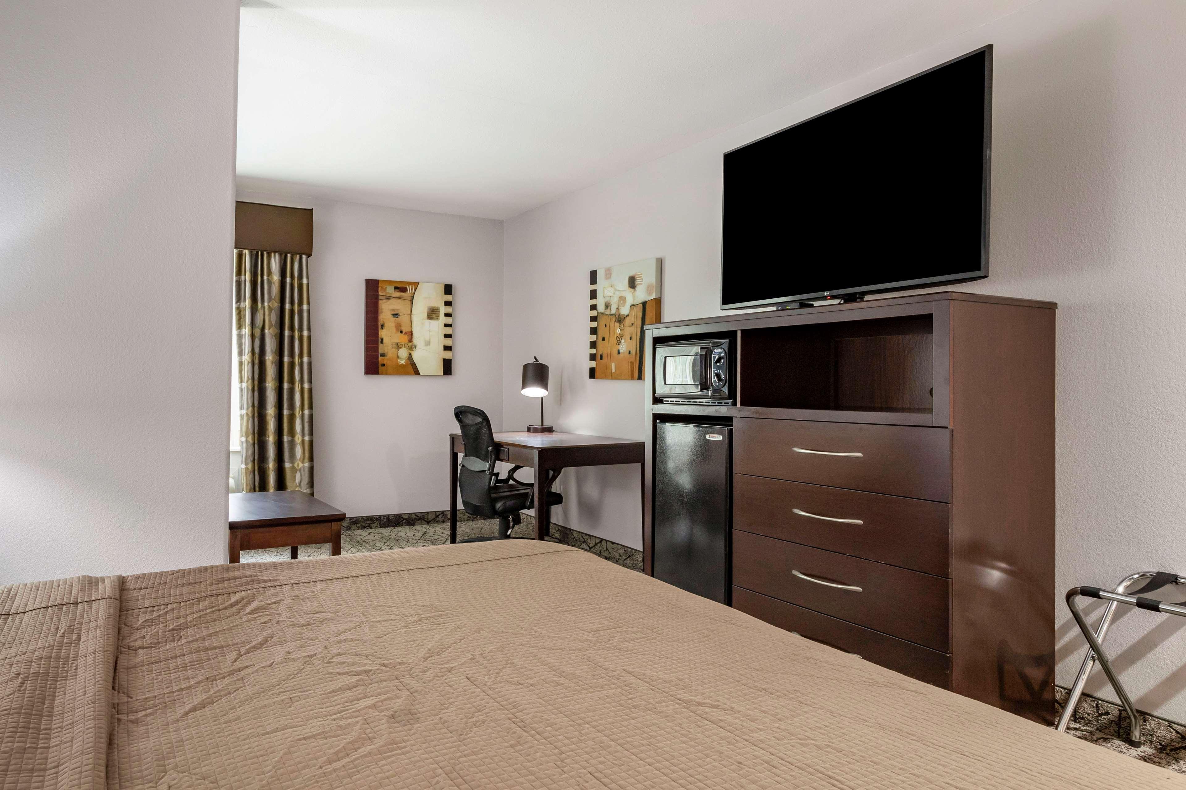 Best Western Oakdale Inn Екстериор снимка
