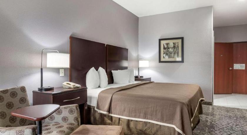 Best Western Oakdale Inn Екстериор снимка