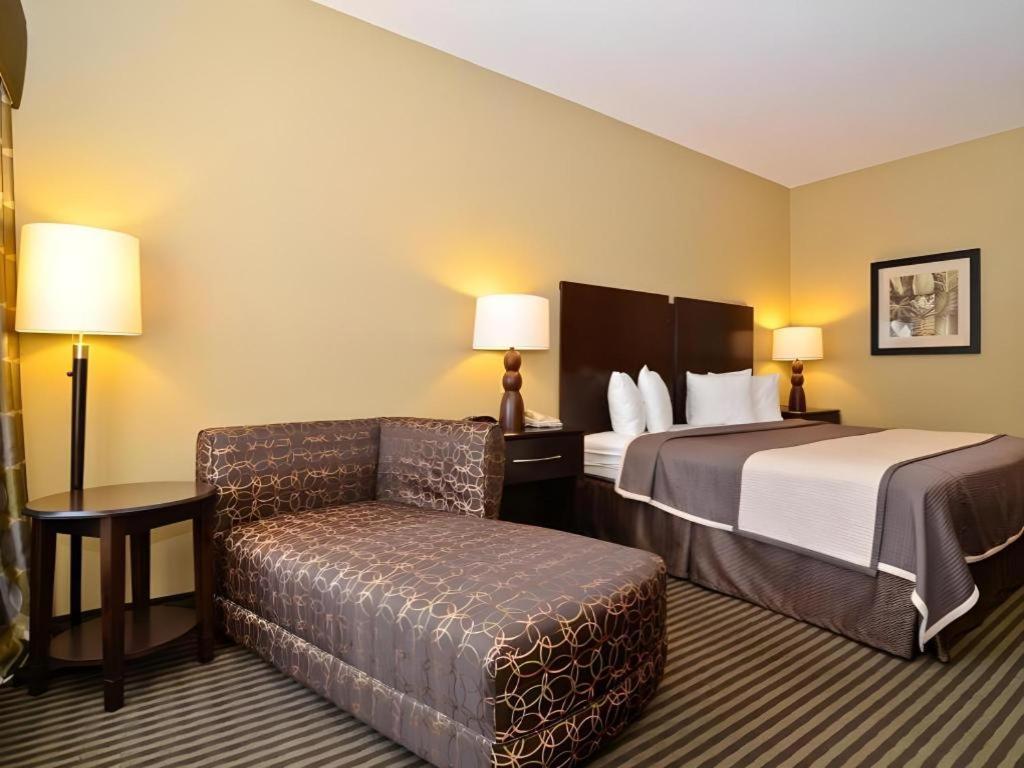 Best Western Oakdale Inn Екстериор снимка