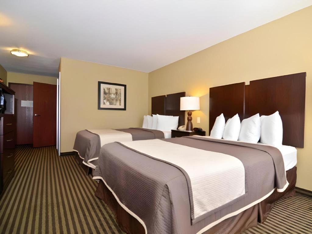 Best Western Oakdale Inn Екстериор снимка