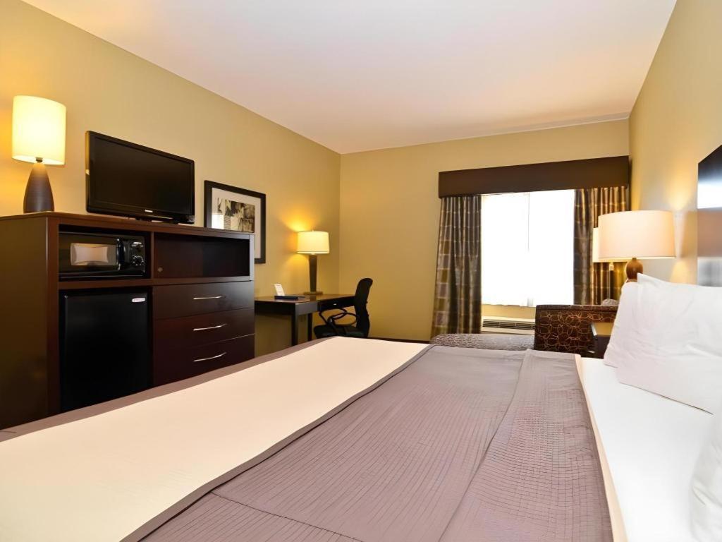 Best Western Oakdale Inn Екстериор снимка