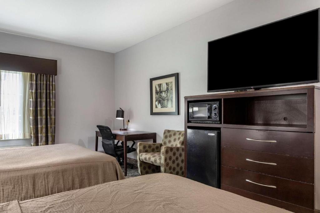 Best Western Oakdale Inn Екстериор снимка