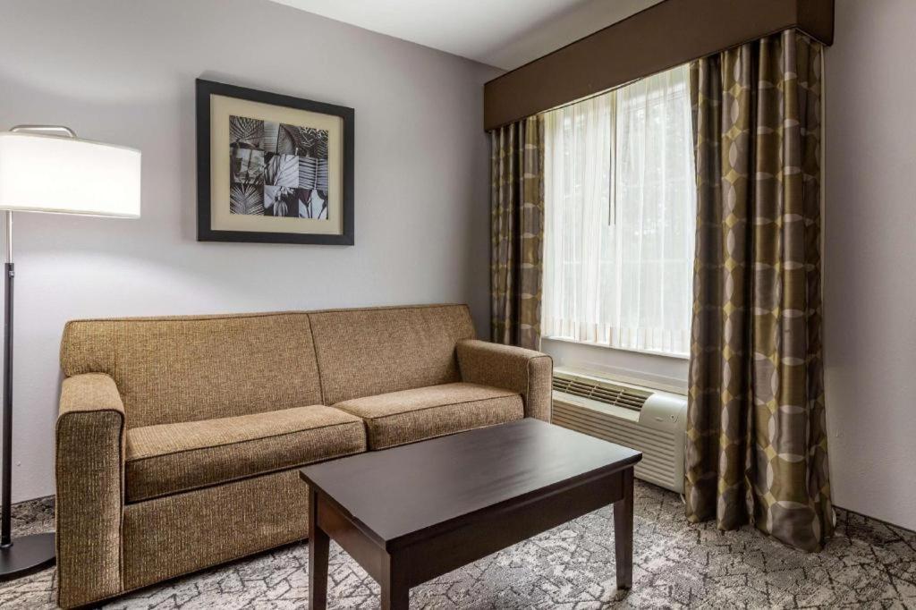 Best Western Oakdale Inn Екстериор снимка