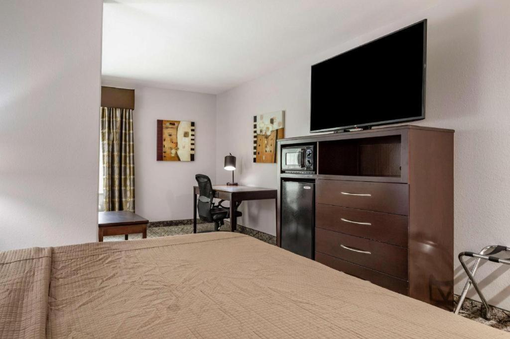 Best Western Oakdale Inn Екстериор снимка