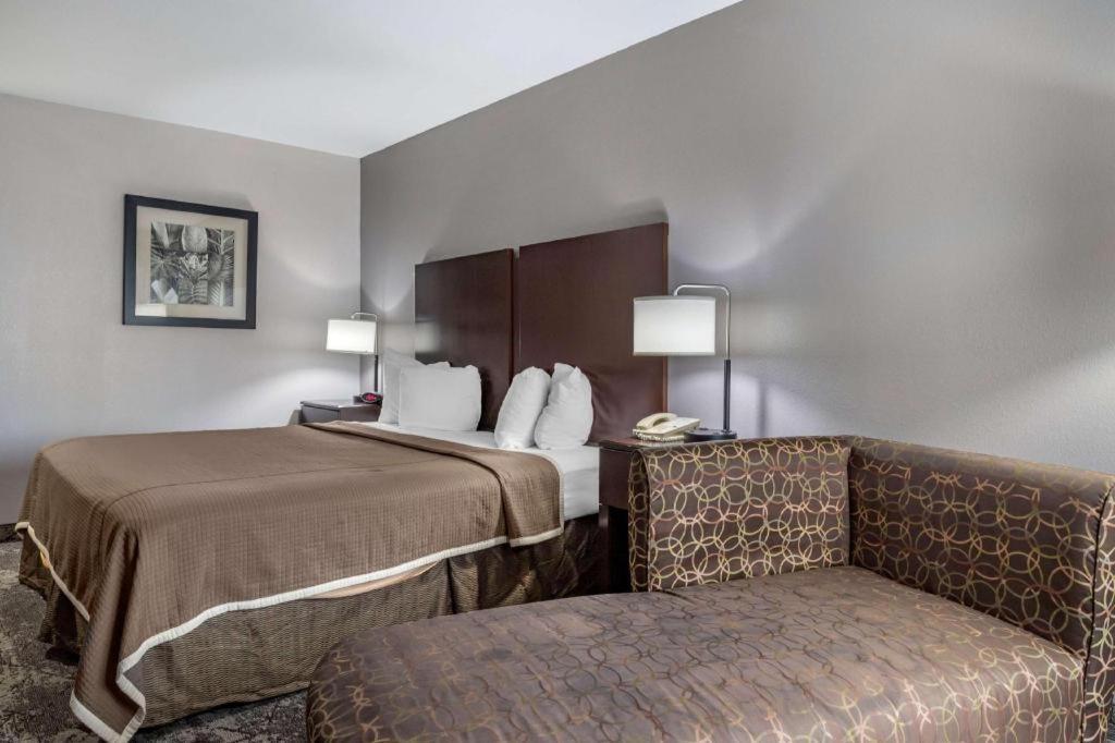 Best Western Oakdale Inn Екстериор снимка