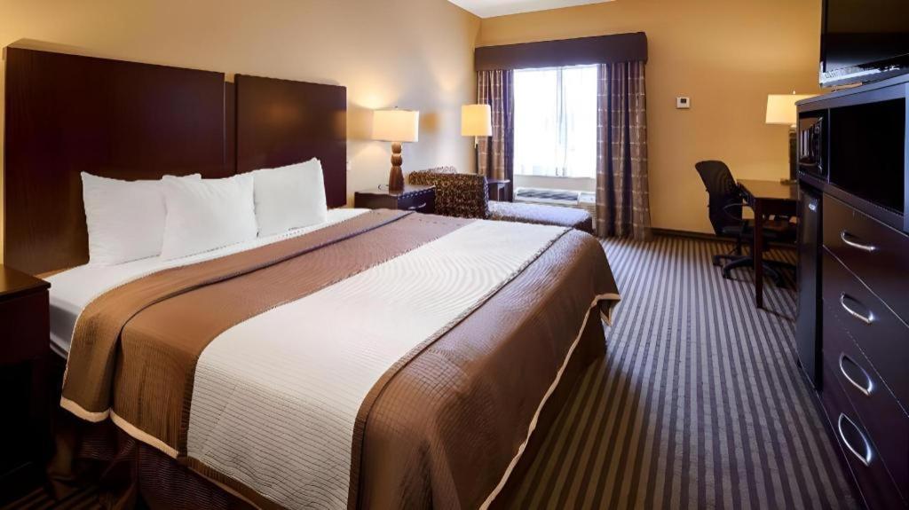 Best Western Oakdale Inn Екстериор снимка