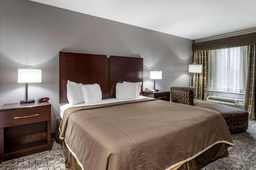 Best Western Oakdale Inn Екстериор снимка