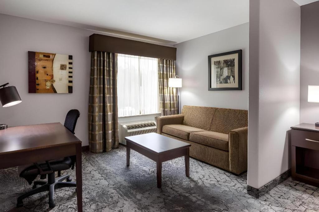 Best Western Oakdale Inn Екстериор снимка