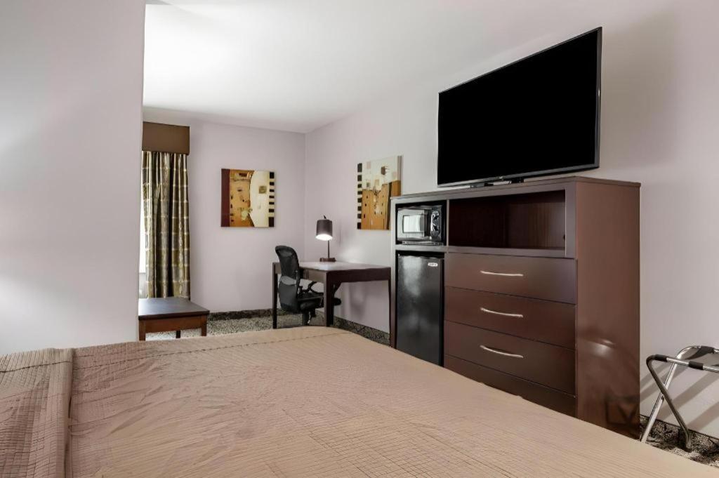Best Western Oakdale Inn Екстериор снимка